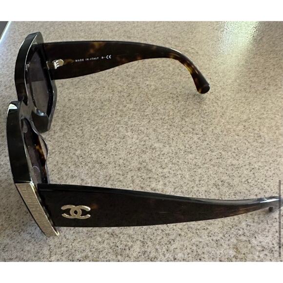 Chanel Sunglasses CH5435, Black/Gold, Brown/black Tortoise Gradient Lens - Picture 4 of 11
